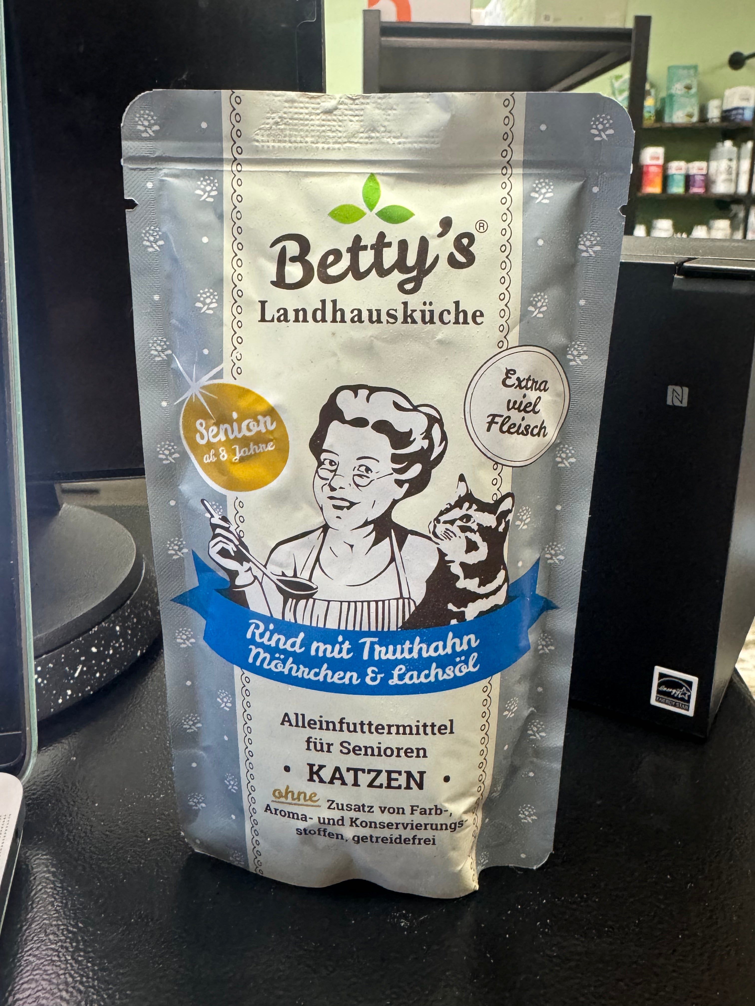 Betty's Country House Kitchen Beef With Turkey Carrots & Salmon Oil Senior Cat Pouch 100g