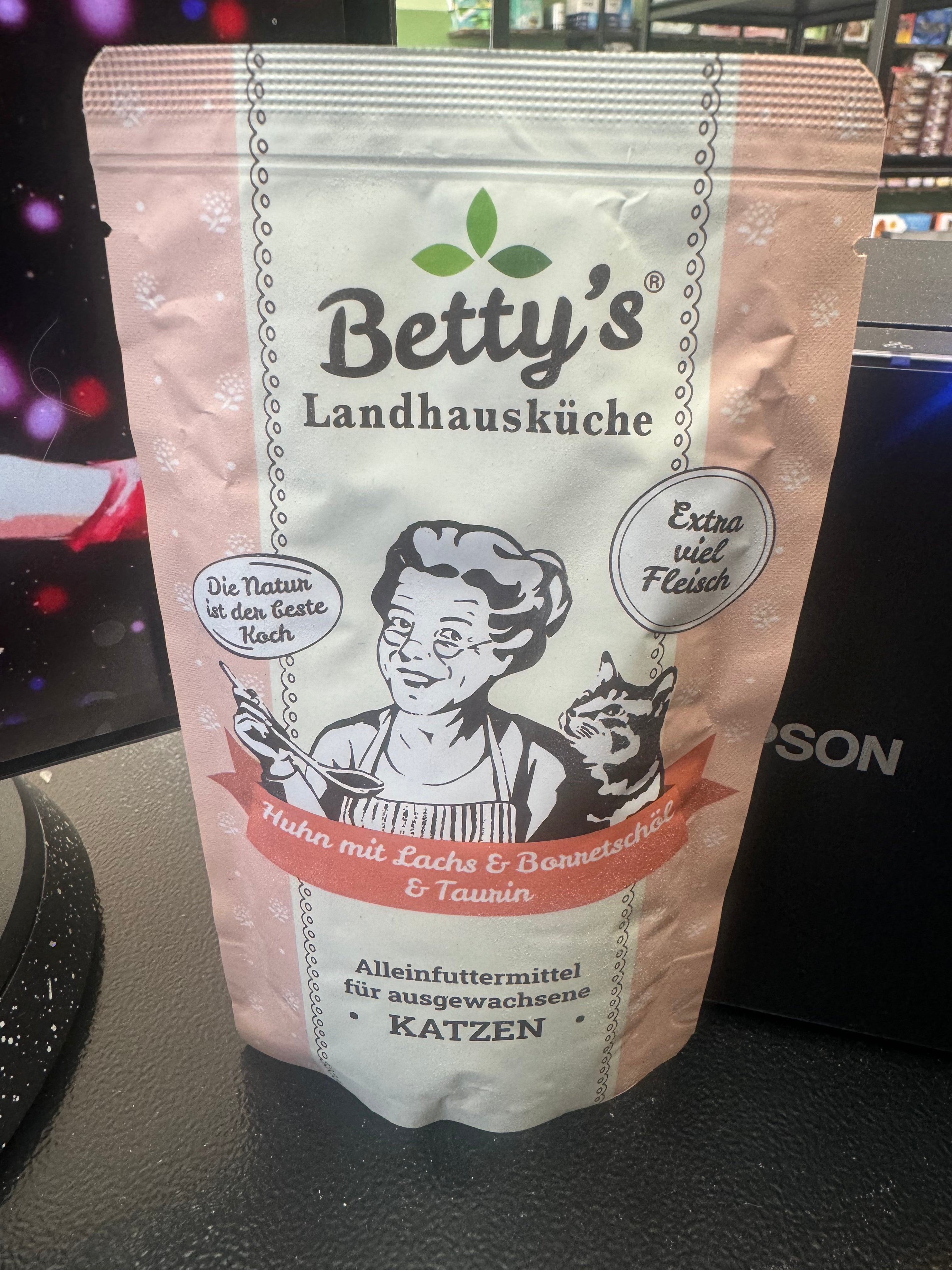 Betty's Country House Kitchen Chicken & Salmon With Taurine